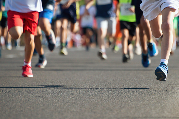 Professionelle Firmenlauf-Ausstattung: Bedruckte Sportbekleidung und werbewirksame Give-aways auf Sportveranstaltungen